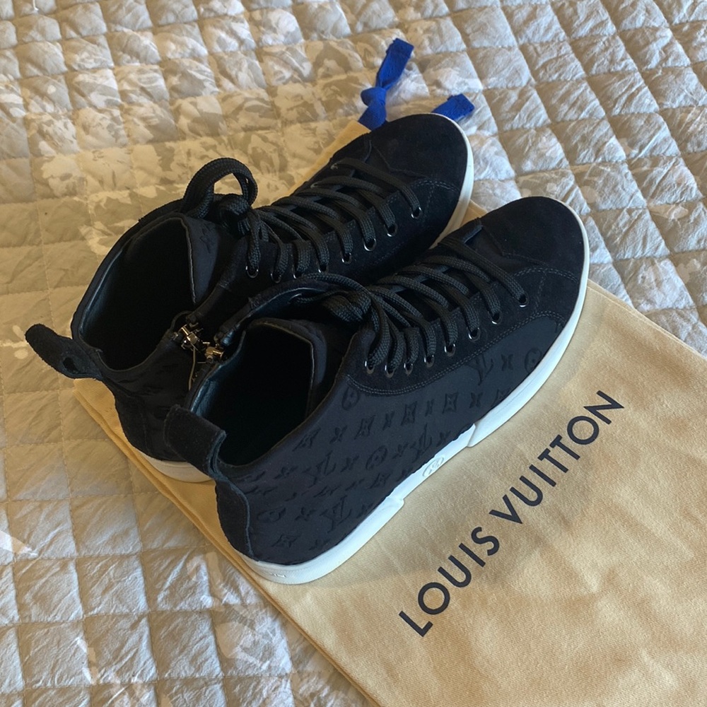 Original Louis Vuitton Suede Sneaker size:34.5, no box but with LV felt dust bag - Picture 1 of 12